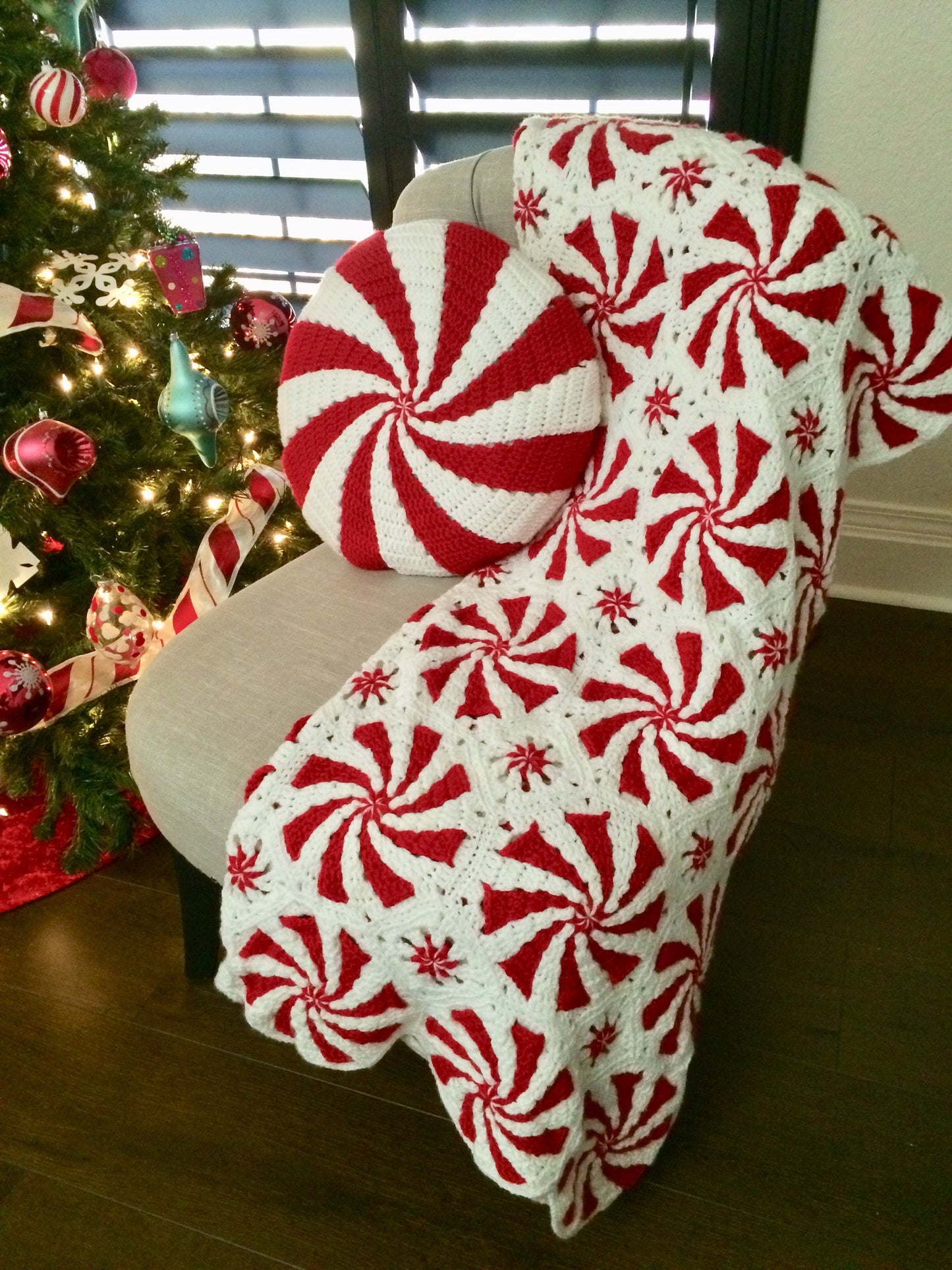 Peppermint Holiday Throw Blanket